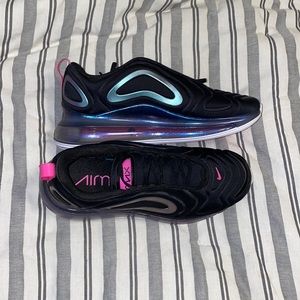 Nike Womens Air Max 720 SE